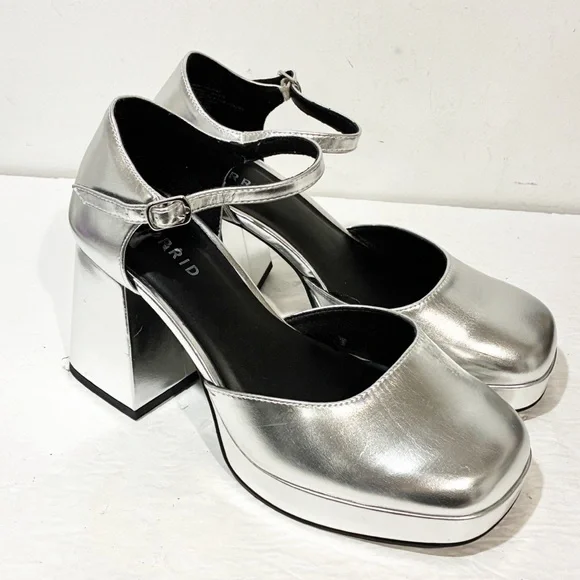 Torrid Metallic Silver Platform Block Heel D'orsay Mary Jane Size 9WW - Picture 2 of 6